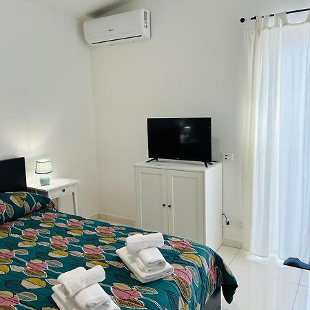 Bed and Breakfast The House Fiera Di Roma Aeroporto Fiumicino Понте Галерія Екстер'єр фото